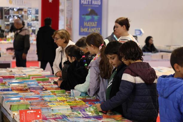 Aydın Kitap Fuarı'na yoğun ilgi