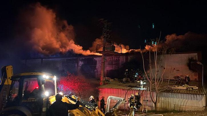 Bursa'da mobilya fabrikasında yangın