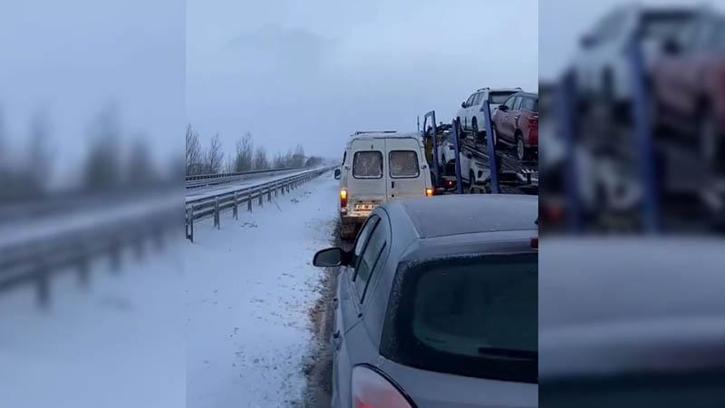 Çankırı'da, aşırı buzlanma nedeniyle Samsun- İstanbul karayolunda aksama