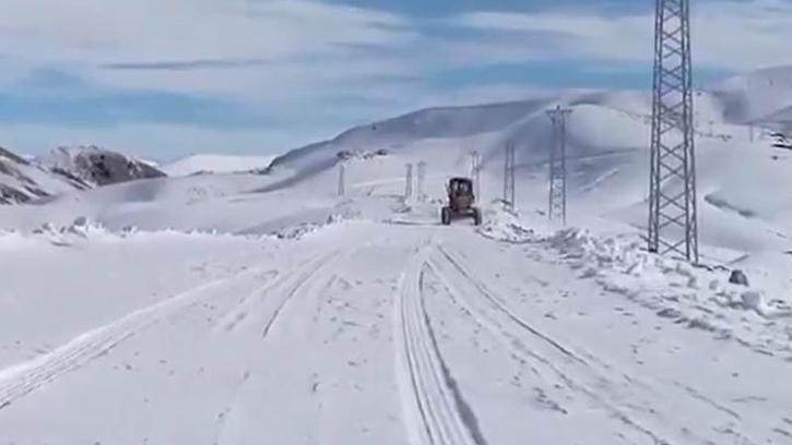 Şırnak'ta kardan kapanan 38 kilometrelik yol, ulaşıma açıldı