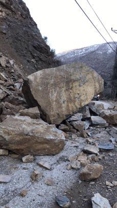 Yusufeli'nde yol kapandı; Borçka'daki heyelan anı da kamerada