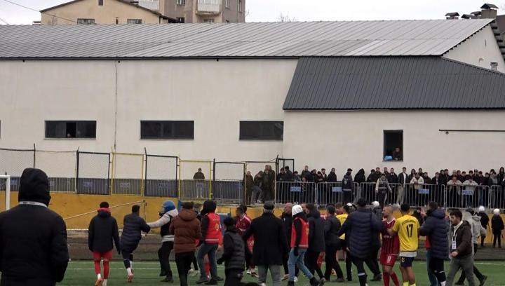 Bitlis'te bölgesel amatör maçı sonrası olaylar çıktı