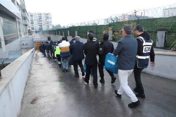 Mersin'deki rüşvet operasyonunda, aralarında gümrük müdürünün de olduğu 91 şüpheli tutuklandı