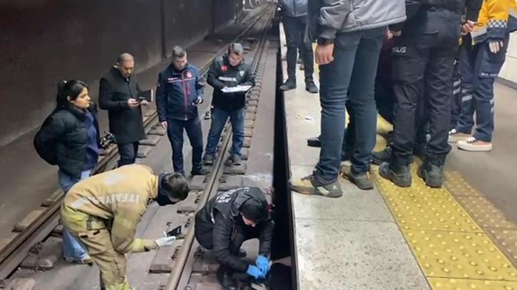 Marmaray'da raylara atlayan kişi hayatını kaybetti