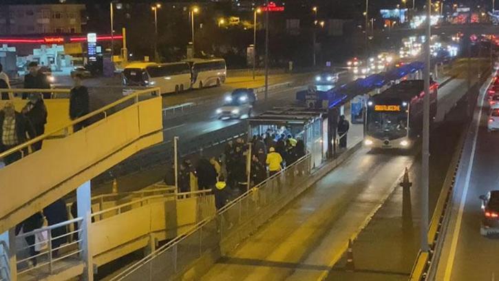 Metrobüste rastgele ateş eden şüpheli gözaltına alındı