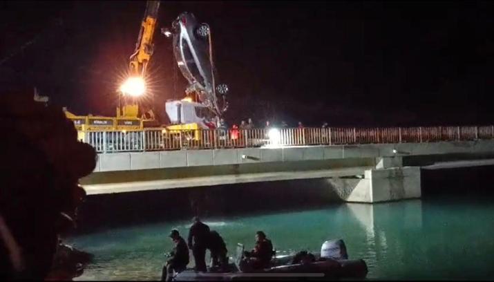 Adana'da otomobiliyle baraj gölüne düşen enerji şirketi çalışanının cansız bedenine ulaşıldı (2)