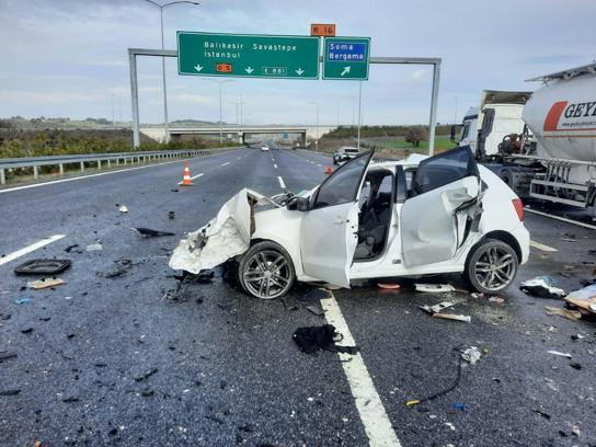 Manisa'da otomobil, park halindeki tankere çarptı: 2 ölü