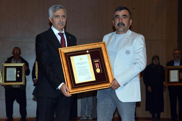 Şehit korucunun ailesine 32 yıl sonra madalya ve berat verildi