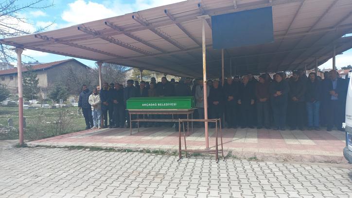 Otomobilin devrildiği kaza ölen Emre toprağa verildi
