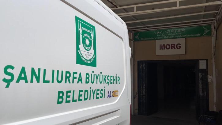 Otomobil, park halindeki 3 araca çarpıp devrildi: 2 ölü, 1 yaralı