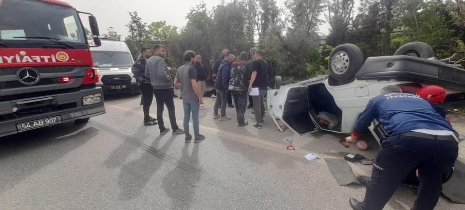 Sakarya'da otomobil ters döndü; 1 yaralı