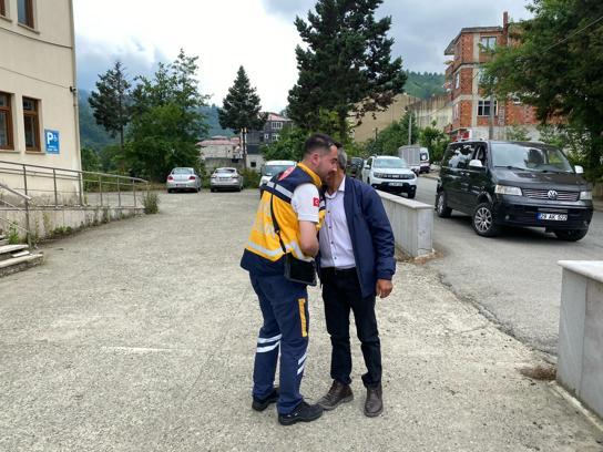 Rize'de baldan zehirlenen arıcı, sağlık ekiplerinin müdahalesiyle kurtarıldı