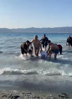 Salda Gölü'nde baba ve oğlu boğuldu