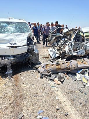 Otomobil ile hafif ticari araç çarpıştı: 3 ölü, 2 yaralı
