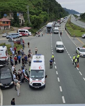Rize’de dereye düşüp, takla atan 2 otomobilde; 1’i ağır 9 yaral