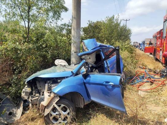 Otomobil beton direğe çarptı; 2 çocuk öldü