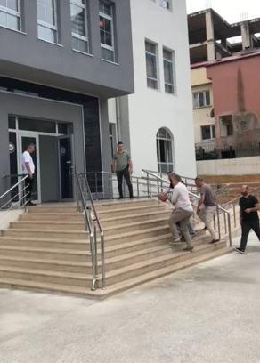 Boşanma aşamasındaki eşi Sinem'i öldürüp, bekçiyi yaralayan şüpheli, tanınmamak için saçlarını kazımış / Ek fotoğraflar