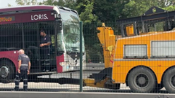 İstanbul - Esenyurt'ta metrobüs kazası