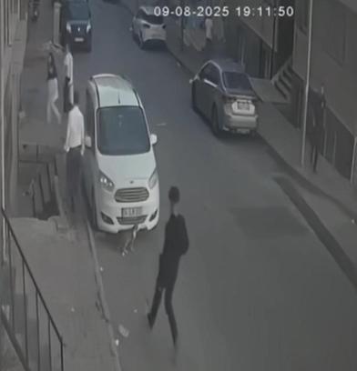 İstanbul - Sultangazi'de yolda yürürken silahlı saldırıya uğradı; ayağından yaralandı