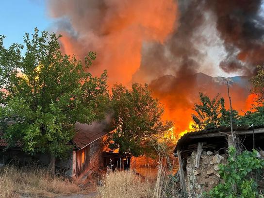 Mahallede, yangında 15 ev yandı