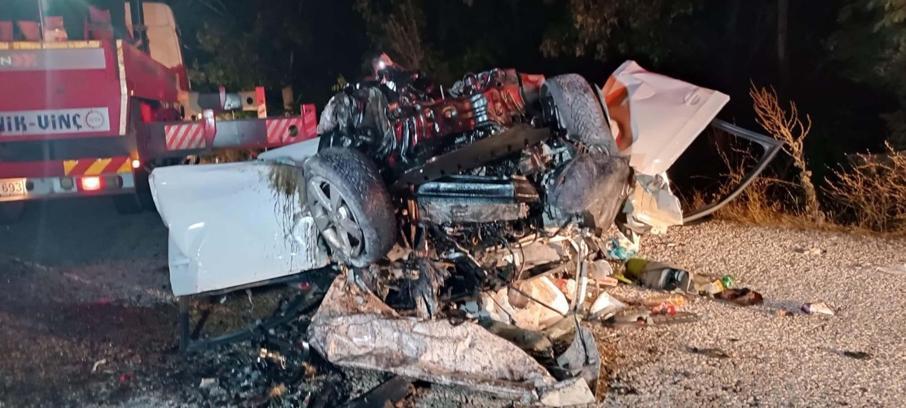 Çanakkale'de iki otomobilin çarpıştığı kazada ölen 6 kişinin kimlikleri belirlendi