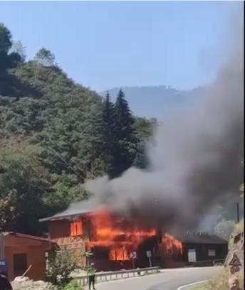 Giresun'da sosyal tesislerde yangın; restoran ile kafe yandı