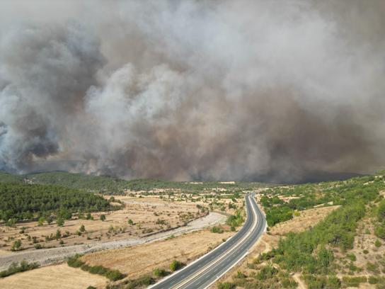 Kastamonu'daki orman yangınına müdahale sürüyor; bölge dronla görüntülendi