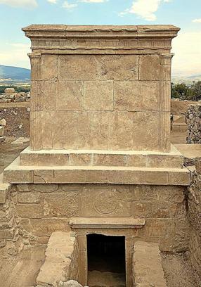 Kibyra'daki anıt mezar ayağa kaldırıldı