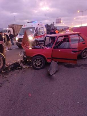 TIR'a çarpan otomobilin sürücüsü yaralandı