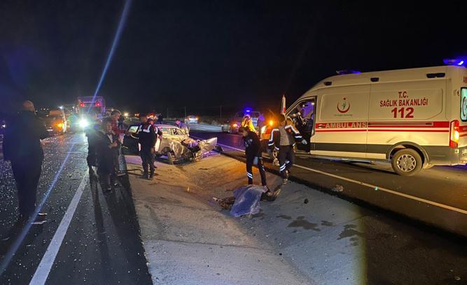 Otobüsle çarpışan otomobilin sürücüsü hayatını kaybetti