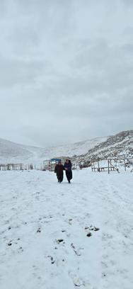 Adana'nın yüksek kesimlerine kar yağdı; yaylada mahsur kalan kadını komşuları kurtardı