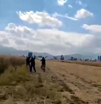 Kızının gözü önünde dövüldü; o anlar kamerada