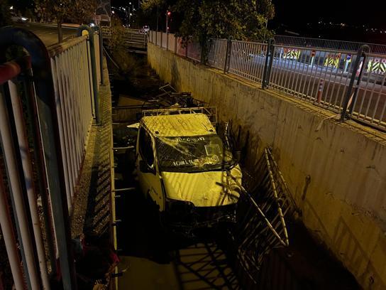 Kayseri’de kamyonet sulama kanalına düştü: 2 yaralı