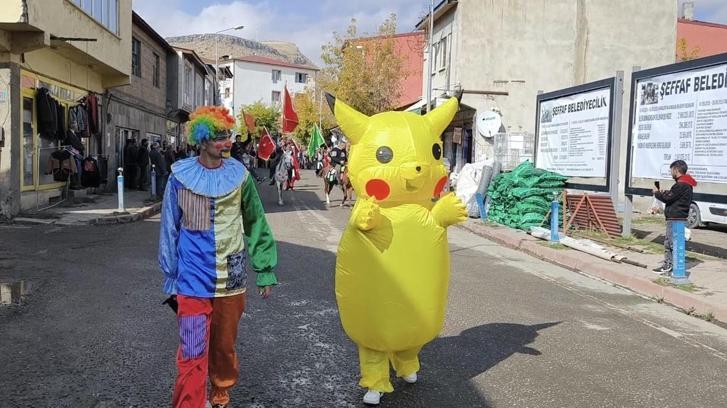 Digor'un kurtuluş yıl dönümü töreninde Pikachu mehterle yürüdü