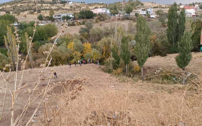 Diyarbakır'da, ağaçlık alanda erkek cesedi bulundu