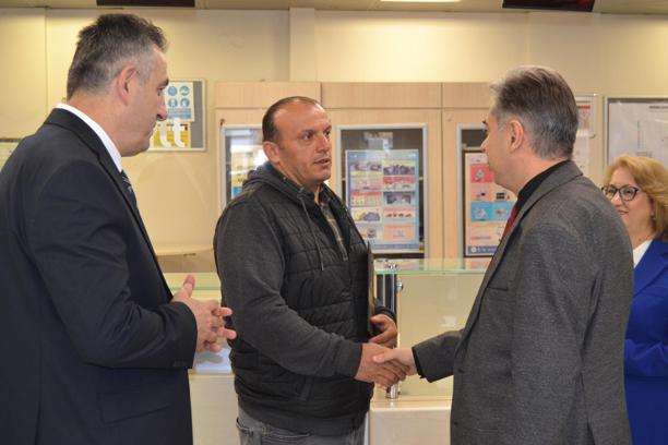 PTT Tosya Şubesi'nden 185'inci ziyaretçiye sürpriz karşılama