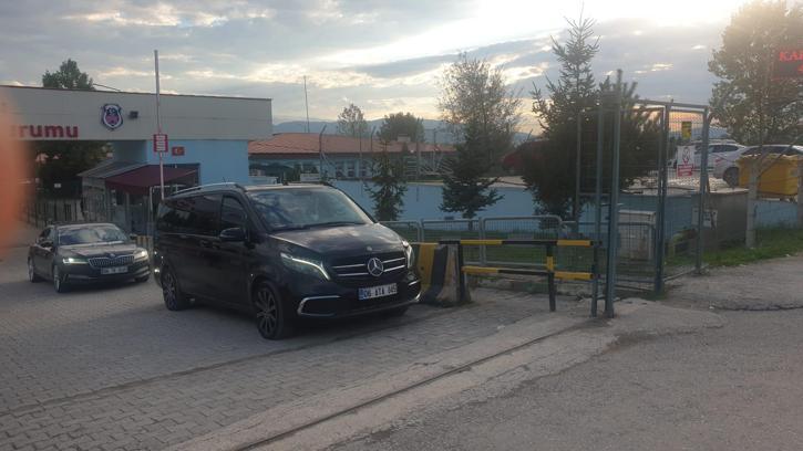 CHP lideri Özel, İBB Medya A.Ş. Başkanı Türker'i cezaevinde ziyaret etti