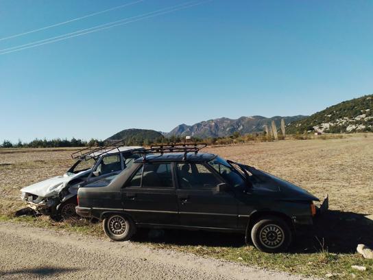 Feke'de iki otomobil çarpıştı: 4 yaralı