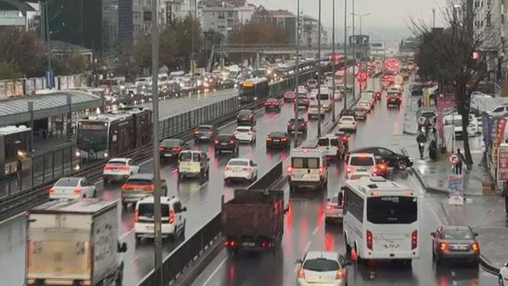 İstanbul'da trafik yoğunluğu yüzde 90'a ulaştı