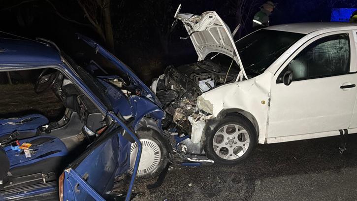 Eskişehir’de iki otomobil kafa kafaya çarpıştı; 1’i ağır 9 yaralı