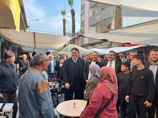 Bakan Tekin esnafı ziyaret etti, vatandaşlarla sohbet etti