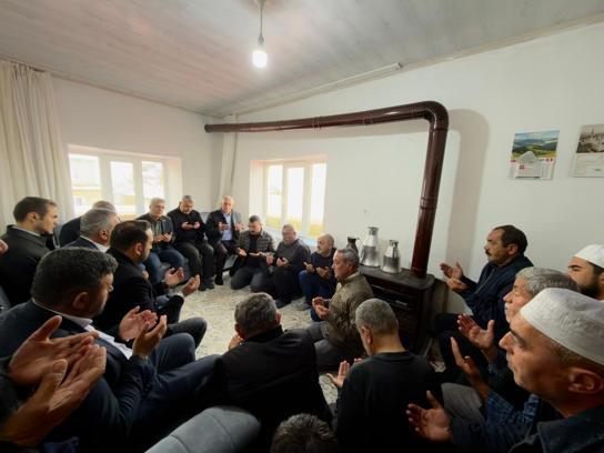 Vali Çelik'ten trafik kazasında 3 çocuklarını kaybeden aileye taziye ziyareti