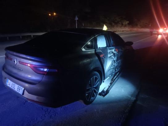 Otomobil ile çarpışan motosiklet yandı: 1'i ağır 2 yaralı