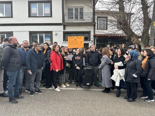 Edirne'de depreme dayanıksız raporu verilen lisenin öğrencileri, Vali Sezer ile görüştü