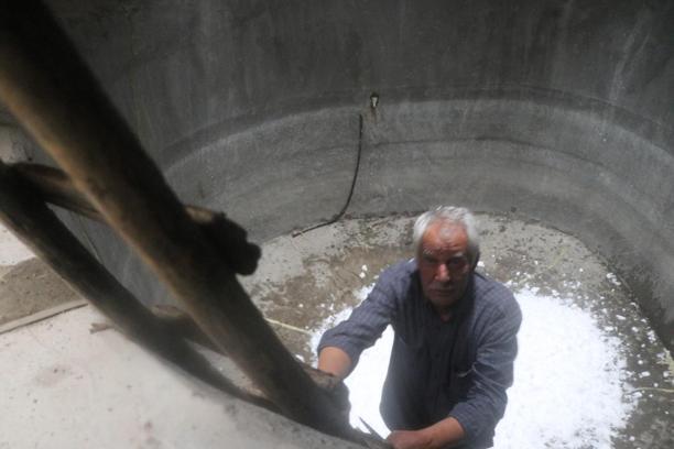 Yazın serinleyebilmek için kar doldurulan kuyularda hazırlıklar başladı