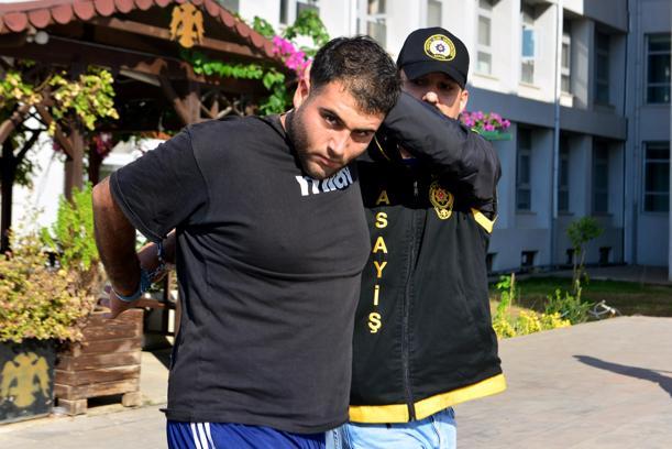 Eşi cezaevinde olan kız kardeşinin sevgilisini öldürdü