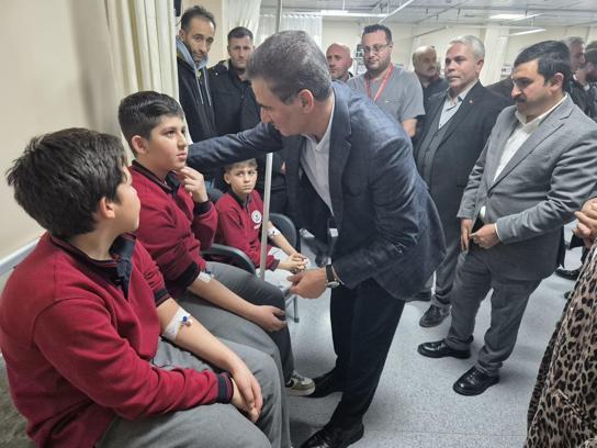Gümüşhane’de pansiyona dışarıdan getirdikleri pideyi yiyen 29 öğrenci, zehirlenme şüphesiyle hastaneye kaldırıldı (2)