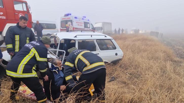 Çorum'da yoğun siste zincirleme kaza; 5 yaralı