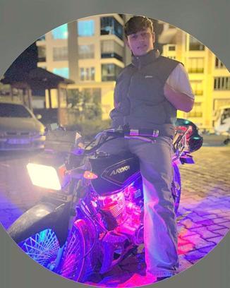 Minibüsle çarpışan motosikletin ehliyetsiz sürücüsü öldü