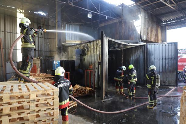 Palet fabrikasında çıkan yangın söndürüldü